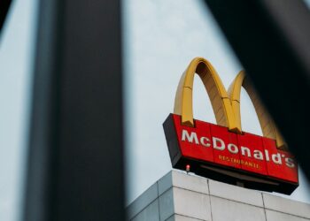 Adeus, McDonald’s? Maior fast food do mundo chega ao Brasil e quer abrir mais de 100 lojas
