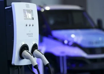 Montadoras tomam prejuízo com carros elétricos e produção vai mudar