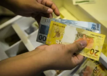 Caixa libera saque de até R$ 1.621 no Caixa Tem e outros bancos