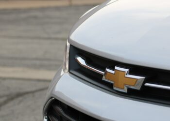 Carro de 7 lugares da Chevrolet custa quase R$ 400.000 e entrega mais de 200 cv