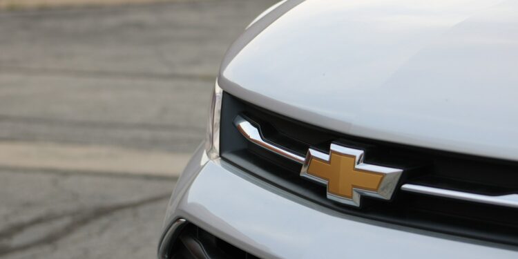 Carro de 7 lugares da Chevrolet custa quase R$ 400.000 e entrega mais de 200 cv