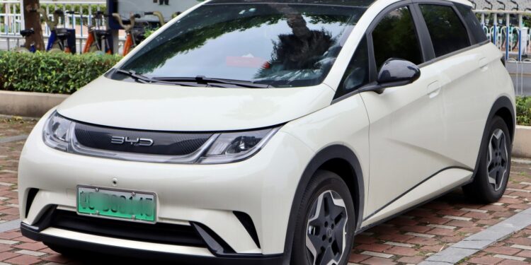 Carro de entrada da BYD está vendendo como água e já concorre com populares