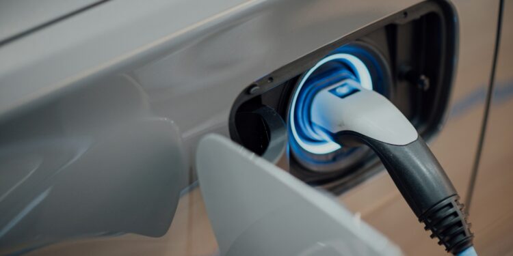 Carro elétrico vai ter bateria de quase 2000km e logo será construído