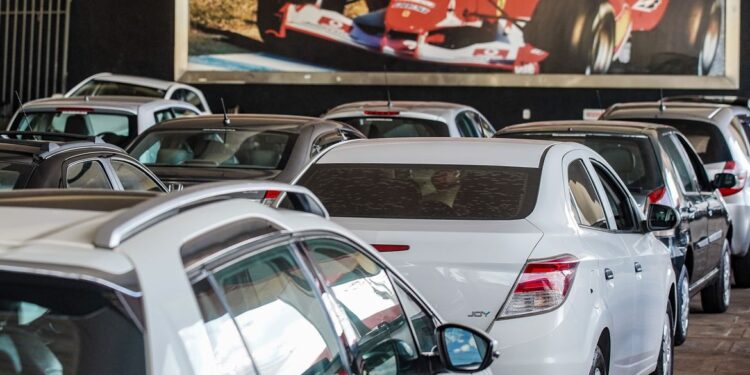 3 carros que mais gastam combustível no Brasil