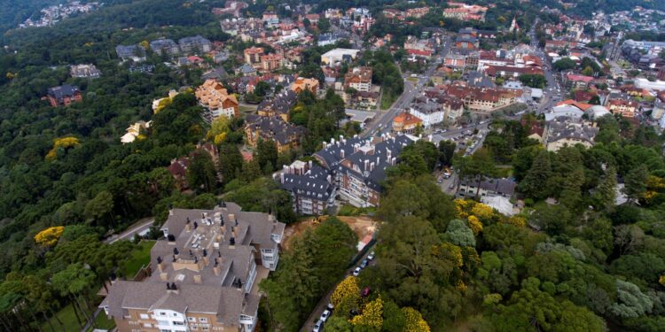 Cidade do interior brasileiro parece a Europa e você precisa visitar