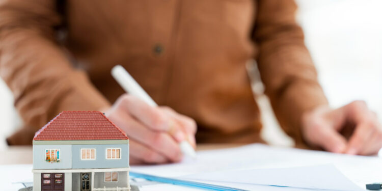 Você pode ser dono do seu imóvel sem escritura e quase ninguém sabe disso, explica advogada