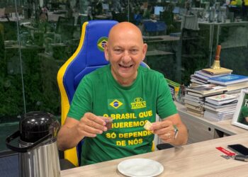 Dono da Havan comprou a única mansão que fica à beira-mar em cidade de rico