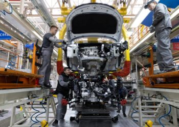 Fábrica da BYD sofre denúncia grave de jornada forçada