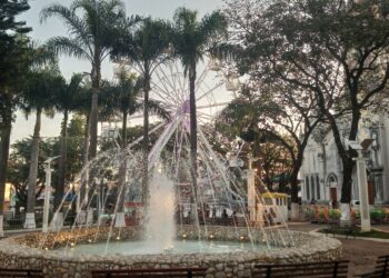 Fábrica gigante de brinquedos é a principal atração de uma cidade pouco conhecida no Brasil