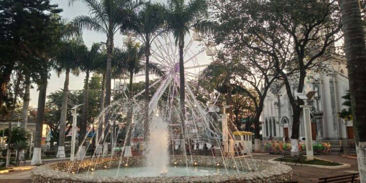 Fábrica gigante de brinquedos é a principal atração de uma cidade pouco conhecida no Brasil