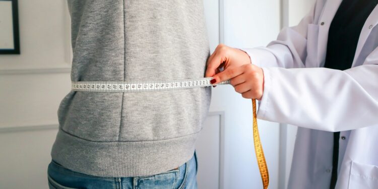 Lei do metabolismo avalia cintura dos empregados antes de contratar para estabelecer padrão neste país