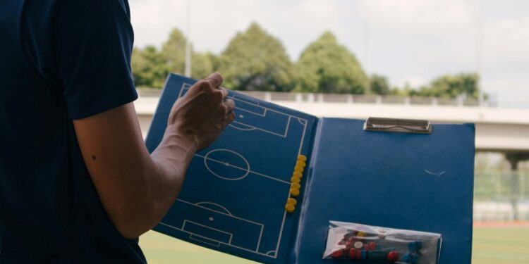 Michael Jackson é anunciado como novo treinador de time do Campeonato Inglês