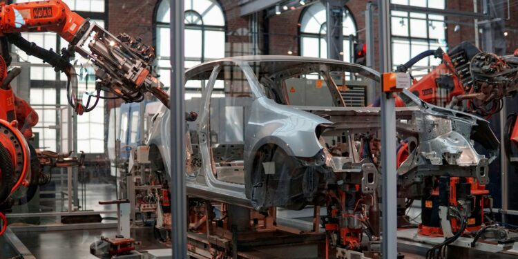 Montadora mais nova da China fabrica 600 mil carros e chegou ao Brasil