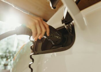 Nova bateria elétrica carrega os carros em 9 minutos e foi criada na China