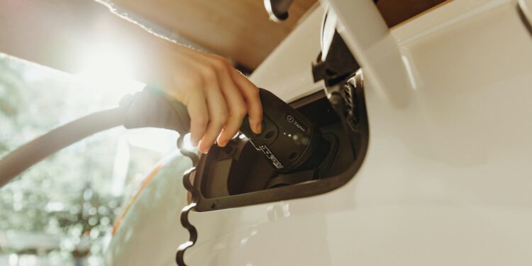 Nova bateria elétrica carrega os carros em 9 minutos e foi criada na China