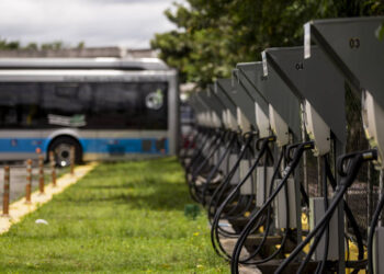 Quase 70 elétricos recém fabricados acabam de chegar com baterias que superam 1200 km neste país