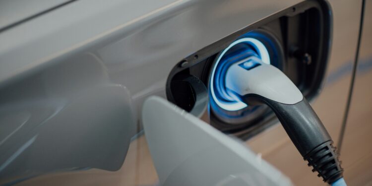 Pela primeira vez na história, carro elétrico está entre os 10 mais vendidos do Brasil