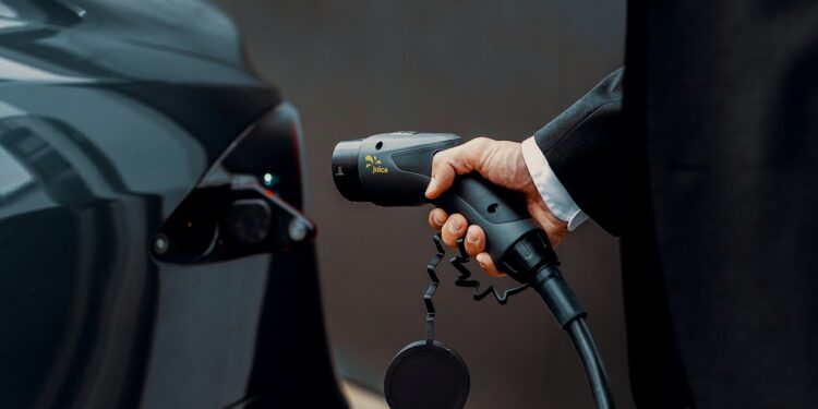 Por que os carros elétricos são mais confiáveis que os de combustível?