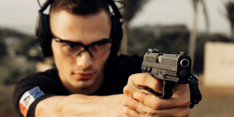 Porte de arma pode ser liberado no Brasil para essas profissões