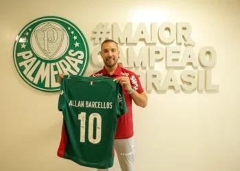 Palmeiras surpreende e anuncia novo treinador