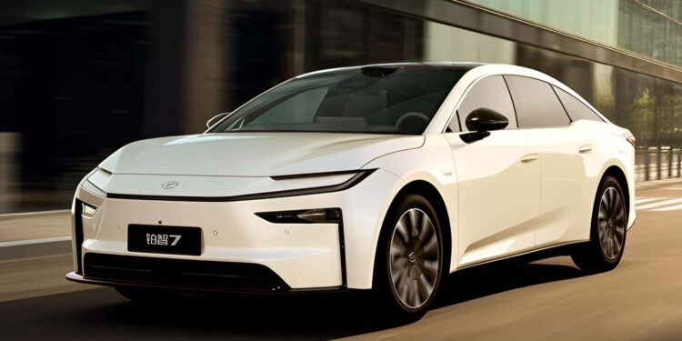 Toyota lança carro do ano por apenas R$ 115 mil e vende 3.000 unidades em 1h