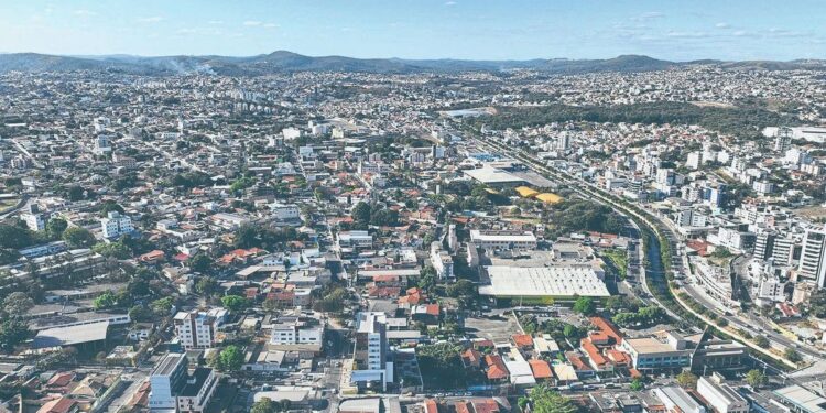 A cidade brasileira onde quase todo mundo trabalha na mesma fábrica impressiona pelo tamanho