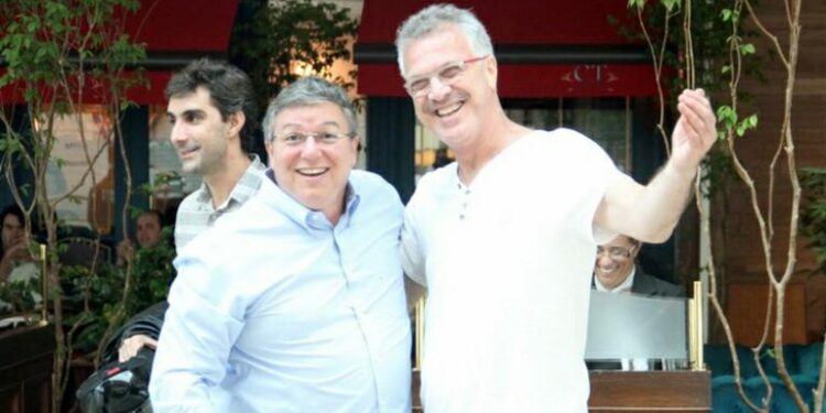 Aos 64 anos, ex-chefão da Globo vive em mansão de luxo e tem Ferrari de R$ 3 milhões na garagem