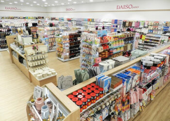 Nova rival da Havan tem itens de papelaria, comida asiática e vem do Japão