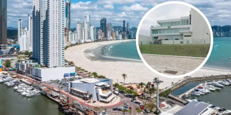 Mansão de R$ 200 milhões pertence a dono da Havan e fica ao lado de arranha-céu gigante