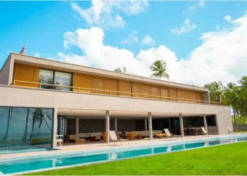 Mansão de luxo pertence à atriz famosa e tem aluguel mensal de R$ 16 mil