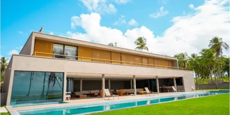 Mansão de luxo pertence a atriz famosa e tem aluguel mensal de R$ 16 mil