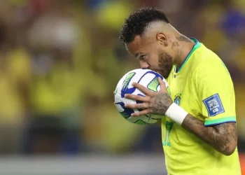 Neymar pode ser cortado da Copa a qualquer momento: jornalista revelou