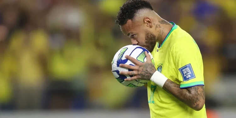 Neymar pode ser cortado da Copa a qualquer momento: jornalista revelou