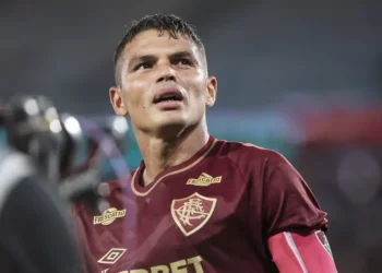 Thiago Silva acertou retorno ao Fluminense com salário de R$ 1 milhão por mês, mas agora ele tomou outra decisão