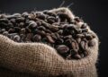 Brasileiros que bebem café recebem péssima notícia sobre preço do produto