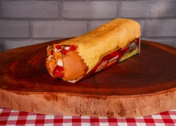 Cachorro-quente amado pelos brasileiros expande atividades
