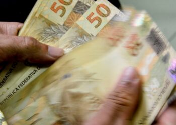 Caixa libera saque de R$ 1.621 para brasileiros nessas condições