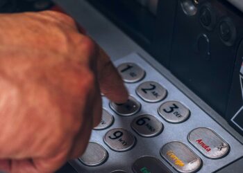 Caixas Eletrônicos cobram R$ 6,50 para saques em dinheiro nesse banco