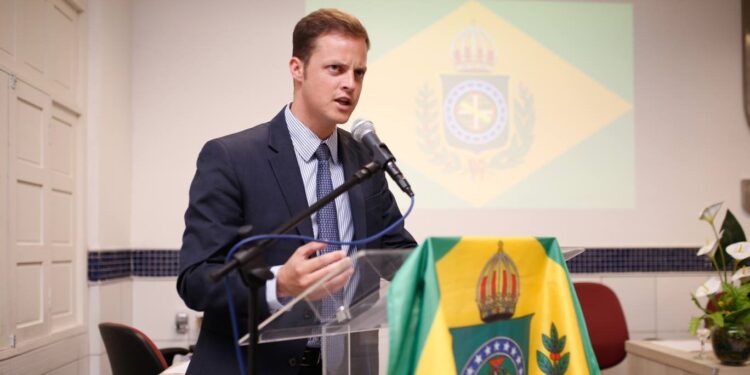 Parente vivo de Dom Pedro II tem quase 40 anos e mora no Brasil