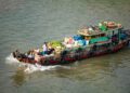 Eles precisaram apenas de quatro barcos para fundar o maior supermercado do Norte do Brasil