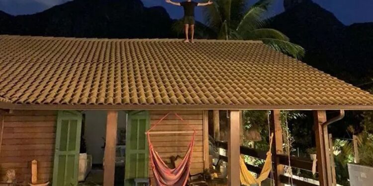 Essa mansão gigante parece um palácio e pertence a ator da Globo