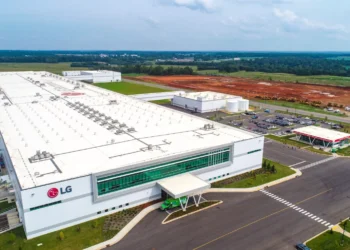 Fábrica de R$ 2 bilhões da LG inicia atividades e vai gerar empregos