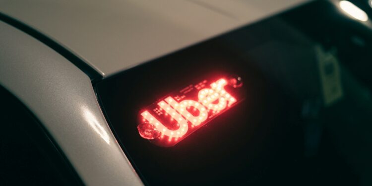 Nova regra aprovada pelo Governo deixa motoristas de Uber muito felizes