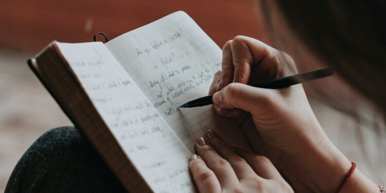 Psicologia explica por que fazemos anotações em papéis