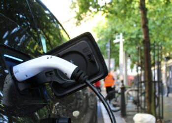 Quem vai comprar um carro elétrico precisa ler esse alerta imediatamente