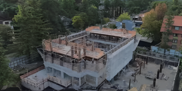 Réplica do maior templo evangélico do Brasil completa um ano de construção