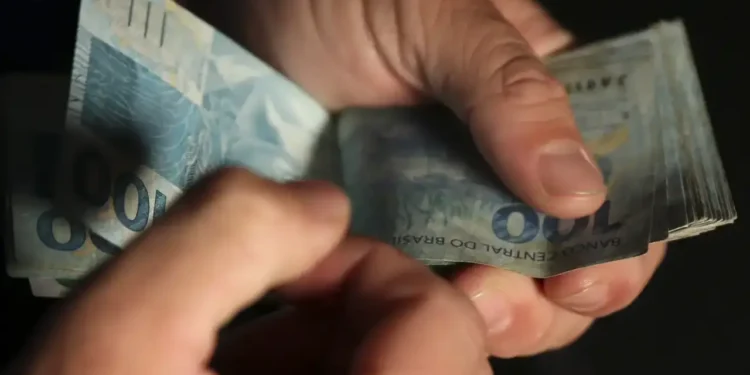 Salário mínimo de quase R$ 2.000 deve ser aprovado em todo território do Brasil