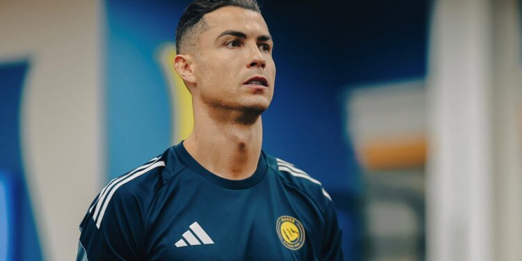 Sem Cristiano Ronaldo! Jornal divulga lista dos 50 maiores jogadores de futebol