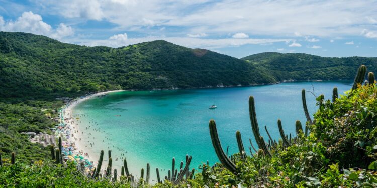Com apenas 30.000 habitantes, Caribe do Brasil se caracteriza por águas cristalinas e atrai muitos turistas