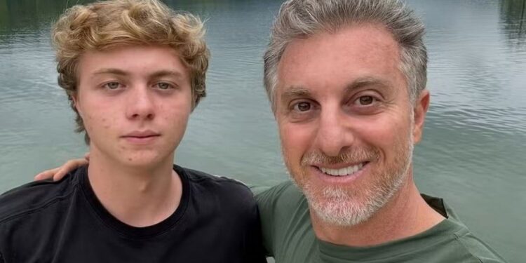 Com 315 minutos de tolerância e 72 questões, filho de Luciano Huck vai fazer prova de vestibular do Insper